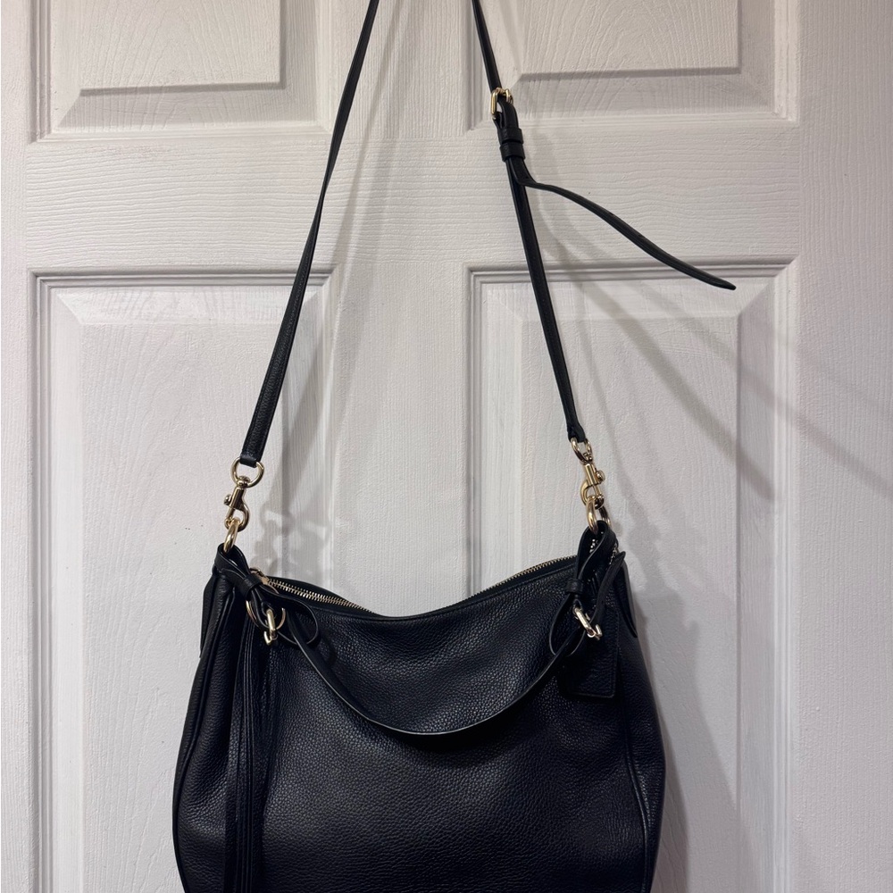 Elegant Black Leather Shoulder Bag - Picture 8 of 10